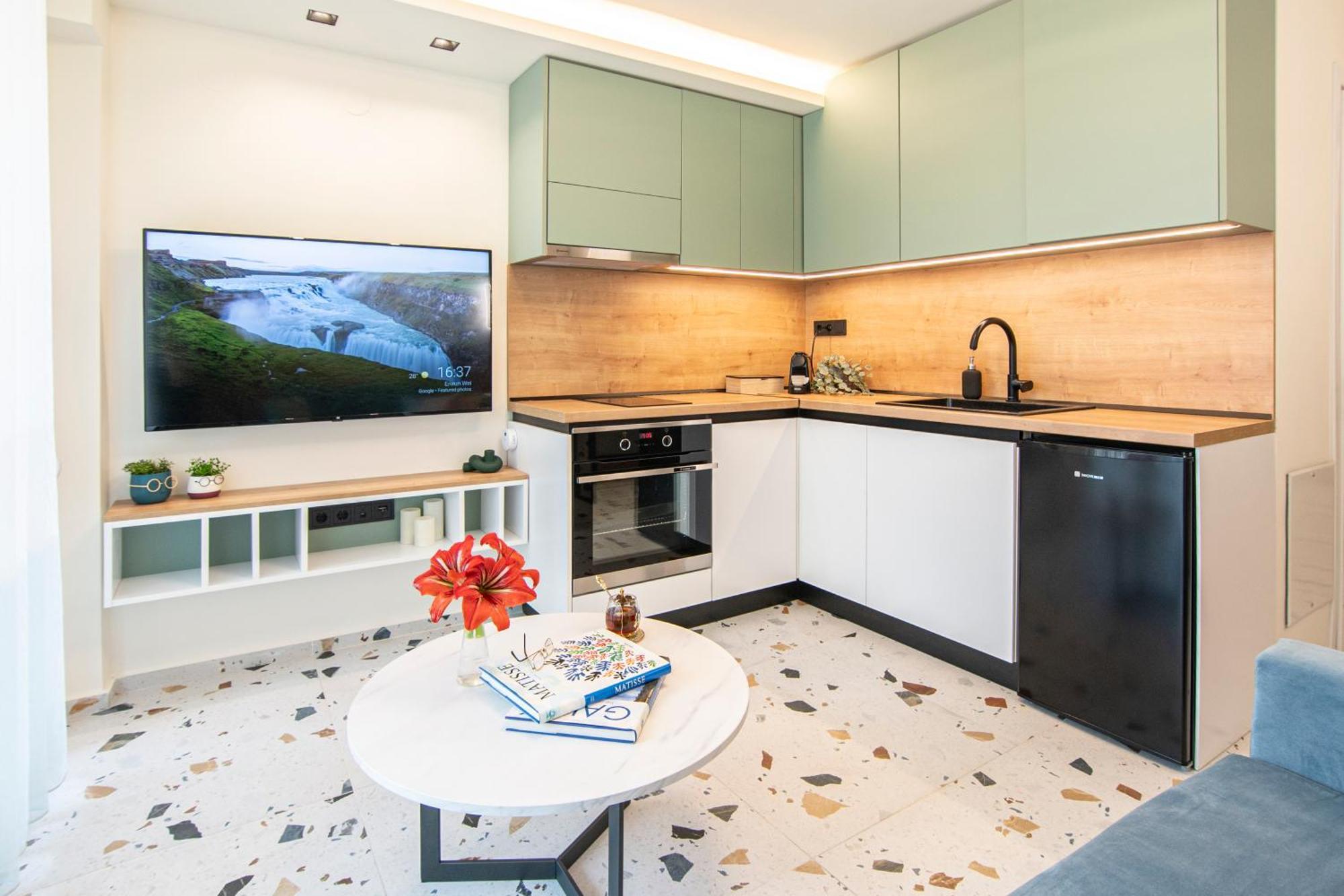 Center Emerald Apartment *